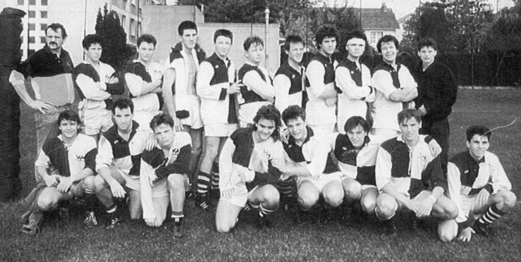 8930. 1989-90 - Juniors