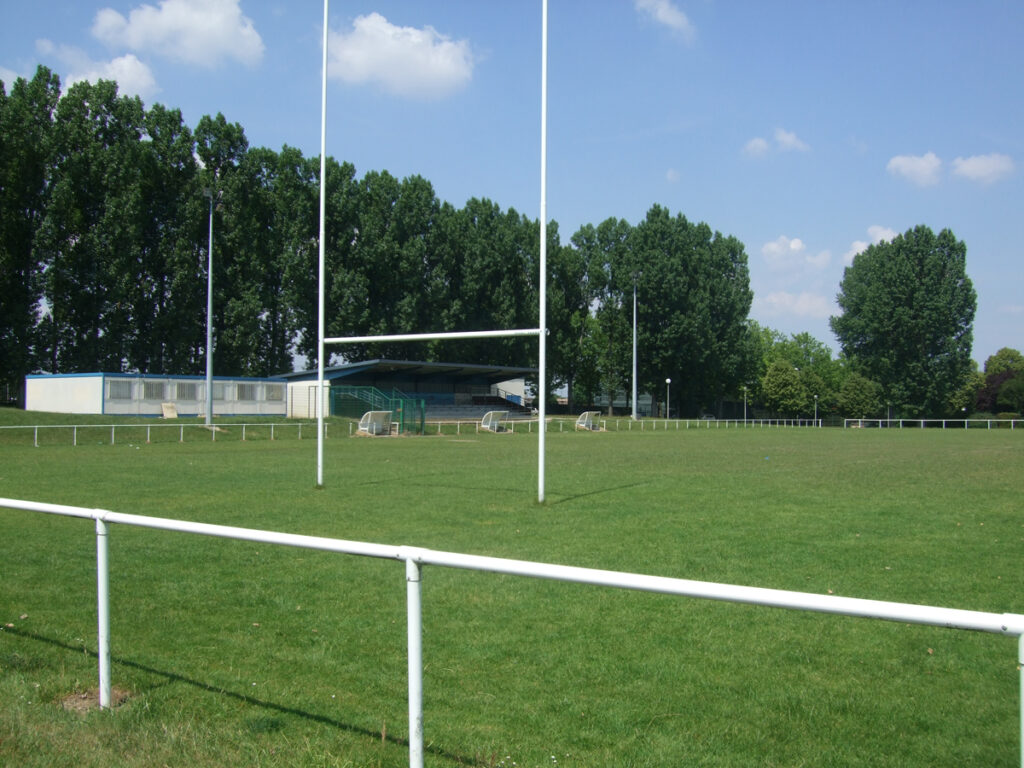 Le club-house et les tribunes