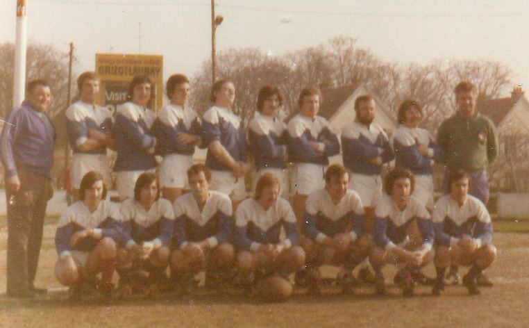 1974-1975 - Première