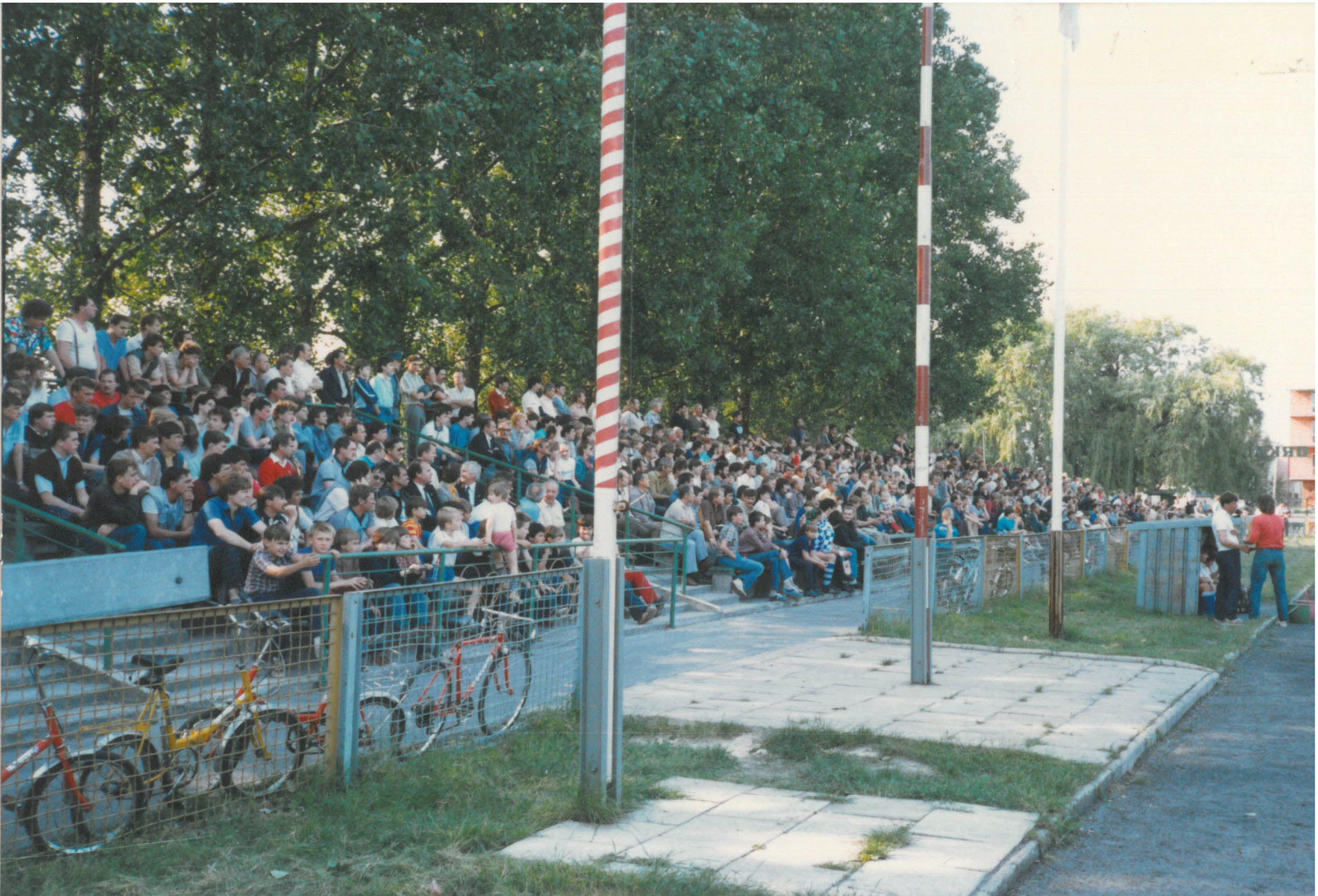 1987-06-21 - Les tribunes 1987-06-21 - Les tribunes