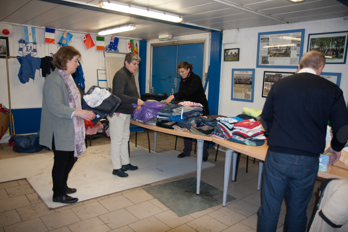 Collecte de vêtements et fournitures scolaires pour Kayamandi