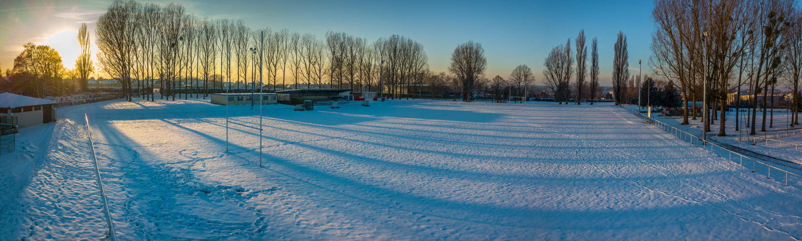 Météo très hivernale, terrains fermés, matchs reportés, mais belles lumières !