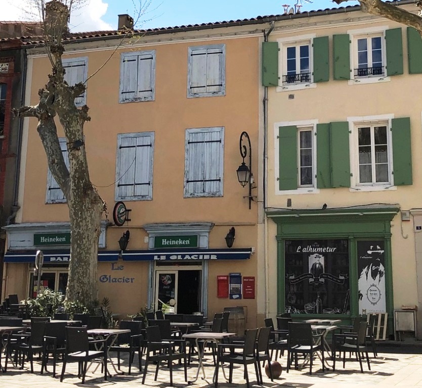 20-place-de-la-republique-quillan.jpg